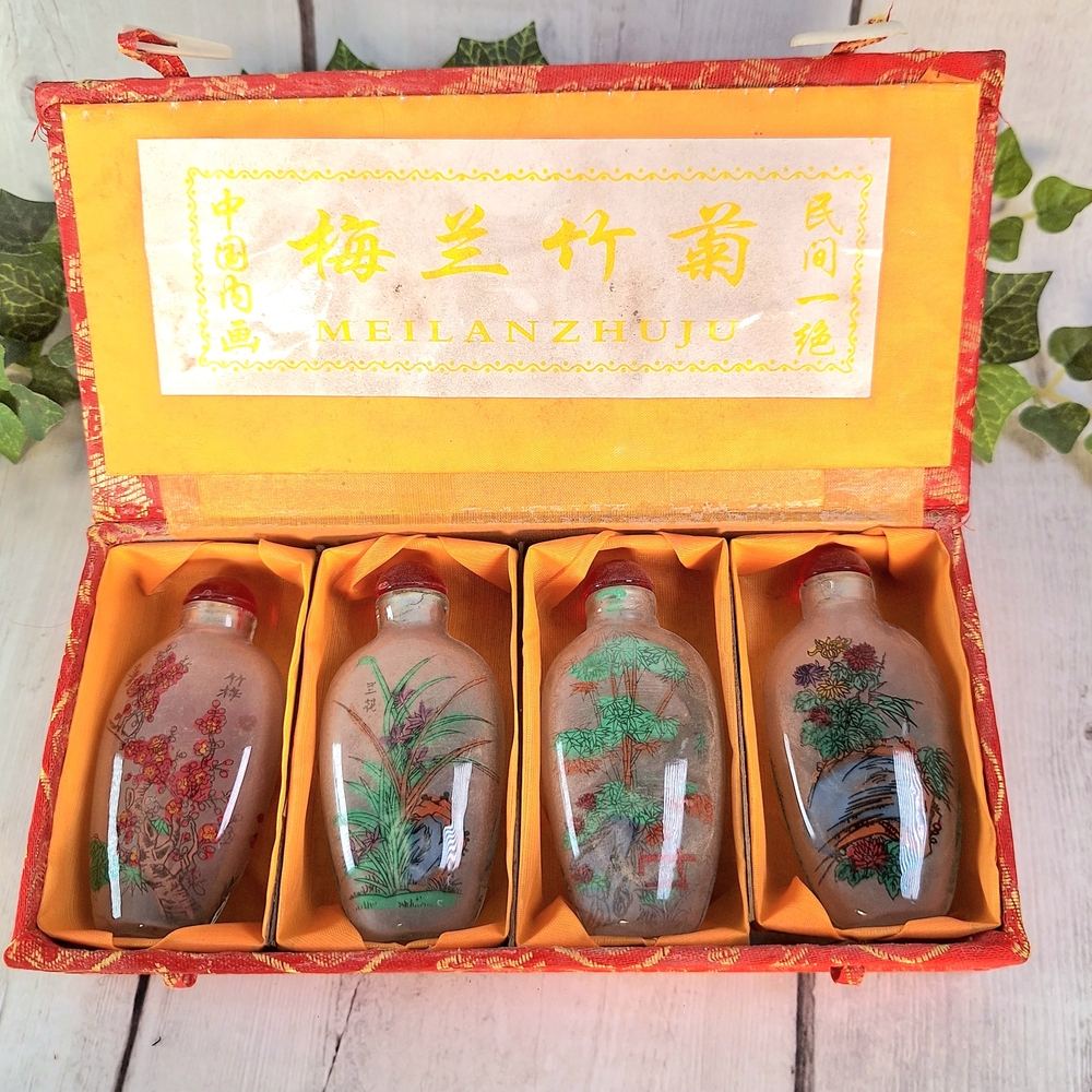 Vintage Chinese Meilanzhuju Decorative Snuff Bottle Set With Original Box